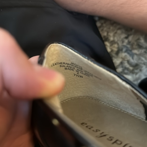 Women’s EasySpirit Flats - Picture 2 of 2